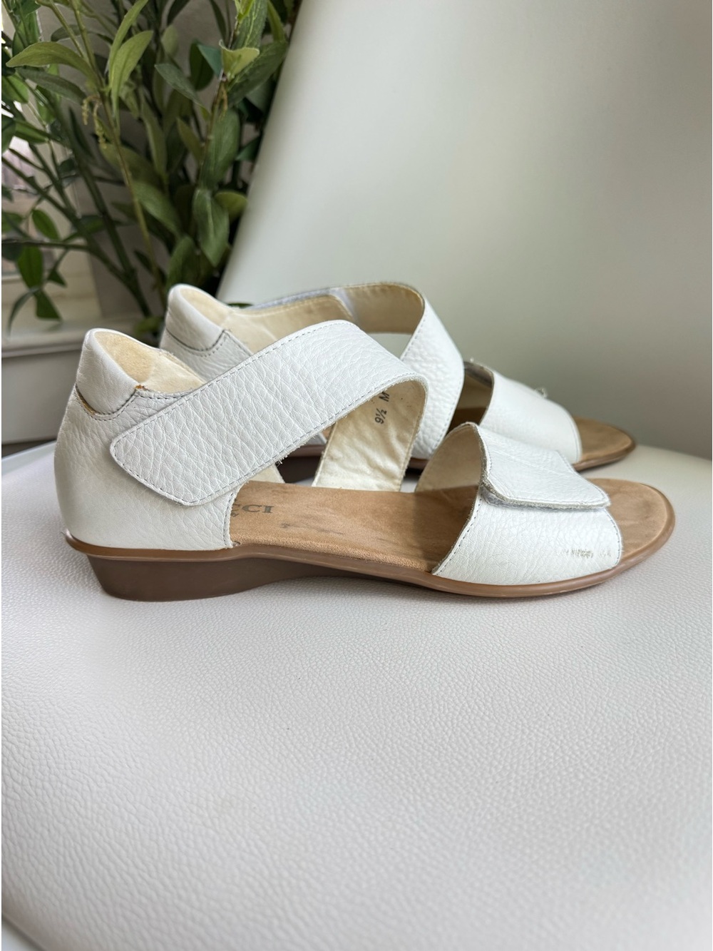 Sesto Meucci White Leather Sandals 9.5M Made Italy Comfort Velcro Walking